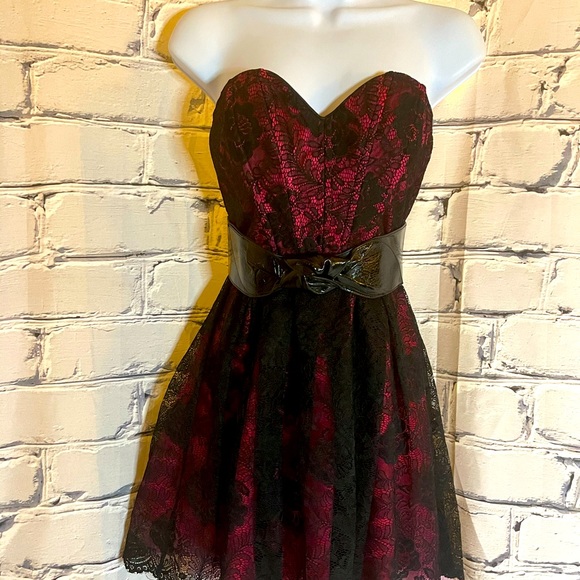 Bebe strapless dark pink with black lace overlay - Picture 4 of 4